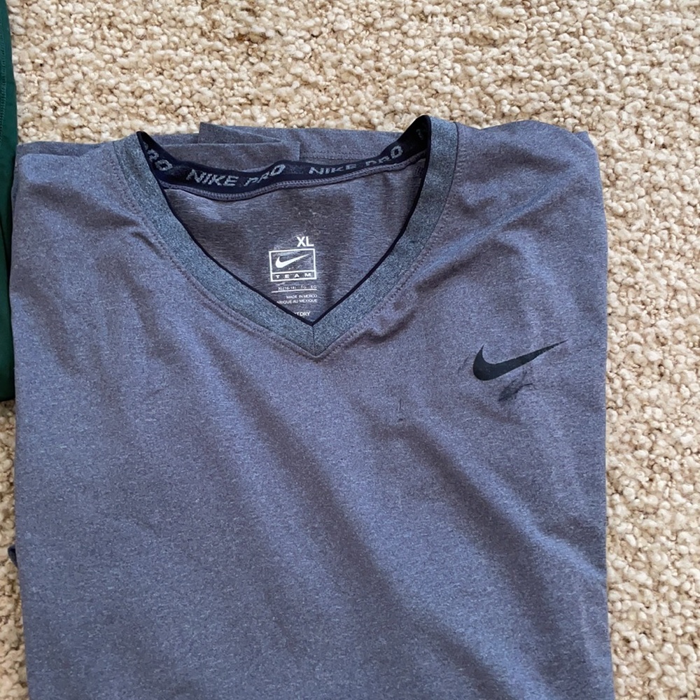 Nike dry fit bundle long sleeve tee - Picture 2 of 4